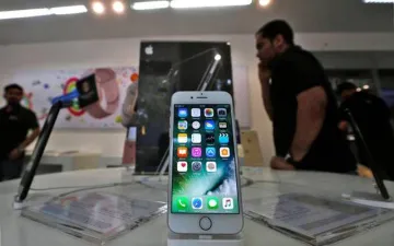 भारत में मैन्‍युफैक्‍चरिंग यूनिट लगाने में Apple की राह होगी आसान, सरकार शुल्क छूट की मांग पर कर रही है विचार- India TV Paisa