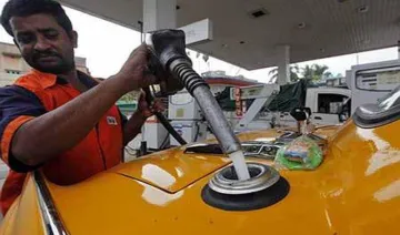 गोवा में 5 रुपए लीटर महंगा होगा पेट्रोल, सरकार ने वैट बढ़ाकर किया 15 प्रतिशत- India TV Paisa