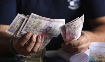 Black Money : नोटबंदी के दौरान क्रेडिट कार्ड और लोन के 2 लाख रुपए के नकद पेमेंट का ITR में करना होगा जिक्र- India TV Paisa