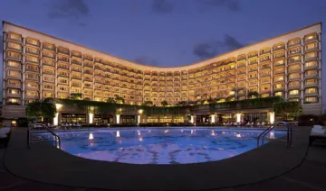 3 और 4 स्‍टार होटलों को GST से राहत, अब 7500 रुपए तक के रूम पर 28 की जगह 18% टैक्‍स- India TV Paisa