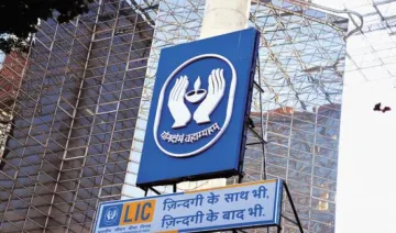 LIC अपने कर्ज कारोबार प्रबंधन के लिए लेगी सेवानिवृत्‍त बैंकरों की मदद, वन टाइम सेटलमेंट के लिए बनाया प्रकोष्‍ठ- India TV Paisa