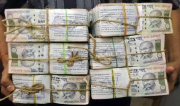 अधिकारियों पर आयकर विभाग के छापे, 20 करोड़ रुपए का कालाधन पकड़ा- India TV Paisa