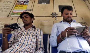 ट्रेन सफर के दौरान आप जांच सकेंगे मोबाइल नेटवर्क कनेक्‍टीविटी, RailYatri.in ने लॉन्‍च किया नया फीचर- India TV Paisa