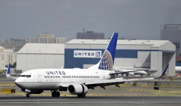 united pledges to review policies on removal of passengers - India TV Hindi