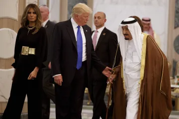 Donald Trump welcomes royal way in Saudi Arabia- India TV Hindi