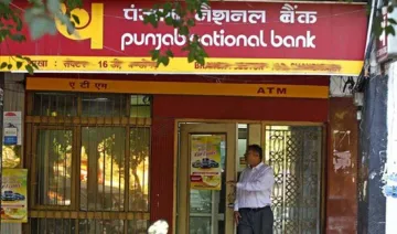 PNB ने अपने ग्राहकों को दिया बड़ा झटका, ATM से 5 से ज्यादा बार लेनदेन करने पर अब वसूलेगा पैसे- India TV Paisa