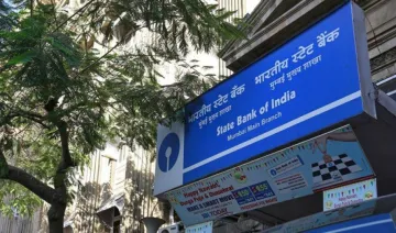 SBI में FD कराने पर मिलेगा कम ब्याज, बैंक ने RBI की पॉलिसी से पहले घटाई ब्याज दरें- India TV Paisa