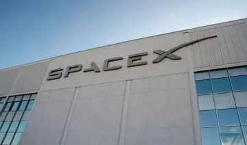 एलॉन मस्‍क की कंपनी SpaceX 2019 में लॉन्‍च करेगी इंटरनेट सर्विस देने वाला पहला सैटेलाइट- India TV Paisa