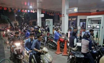उत्‍तराखंड में सस्‍ता हुआ पेट्रोल और डीजल, सरकार ने खत्‍म किया कार्बन सेस- India TV Paisa