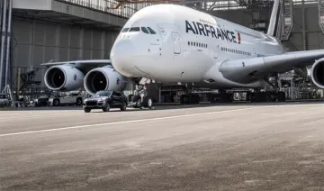 Porsche Cayenne Airbus A380 | Photo Porsche- India TV Hindi