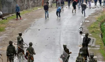 Srinagar a clash between security forces and students- India TV Hindi