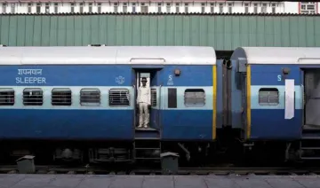 रेलवे अपने बेड़े में जोड़ेगी 40,000 यात्री कोच, आधुनिक शौचालय और सुविधाओं से होंगे लैस- India TV Paisa