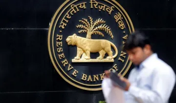 नीतिगत दर में कटौती को लेकर RBI पर दबाव, ब्‍याज दरों में कटौती की बढ़ी आस- India TV Paisa