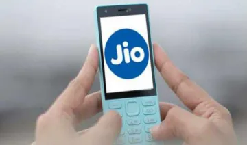 दिवाली के बाद फिर से शुरू हो सकती है JioPhone की बुकिंग, शुरू हो गई है 60 लाख फोन की डिलिवरी- India TV Paisa