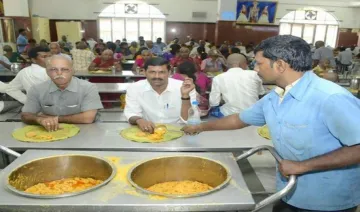 सरकार ने किया स्‍पष्‍ट, धार्मिक संस्थानों की ओर से दिए जाने वाले मुफ्त भोजन पर नहीं लगेगा GST- India TV Paisa