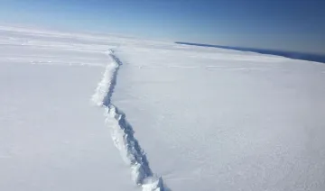 Big Iceberg separated from Antarctica hazardous threat to...- India TV Hindi