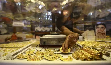 पंजाब-हरियाणा में हिंसा के बीच सर्राफा बाजार में गिरावट, सोना 150 रुपए घटकर हुआ 29,700 रुपए /10 ग्राम- India TV Paisa