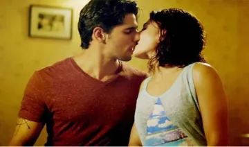jacqueline fernandez sidharth malhotra kiss- India TV Hindi