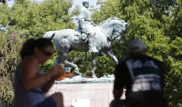 Statue of Robert E. Lee to be removed from University of...- India TV Hindi
