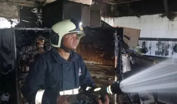 Firefighter in La Mer Building | twitter.com/prabhatfire- India TV Hindi