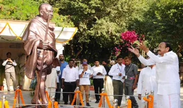 mahatma gandhi statue- India TV Hindi