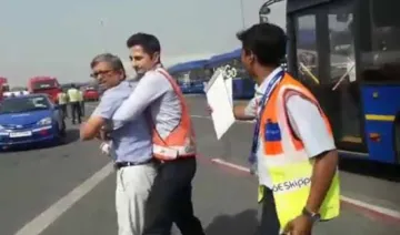 बॉस दिल्ली आ रहा है, जैसे ही फ्लाइट से उतरे उसे कूट देना&#8230; Indigo की हो रही खूब खिंचाई- India TV Paisa