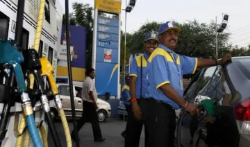क्रूड ऑयल महंगा होने से पेट्रोल-डीजल में फि‍र आई तेजी, सरकार से राहत मिलने की उम्‍मीद है कम- India TV Paisa