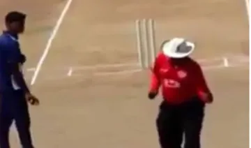 Umpire dances during a match- India TV Hindi
