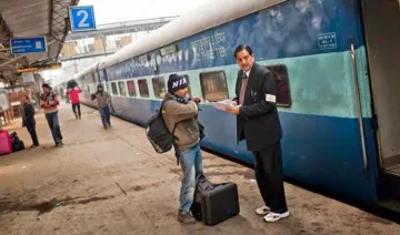 रेलवे के TC को मिलेगी CUG की सुविधा, आपात स्थिति में किसी भी अधिकारी से तत्‍काल कर सकेंगे संपर्क- India TV Paisa