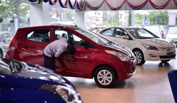 car showroom - India TV Paisa