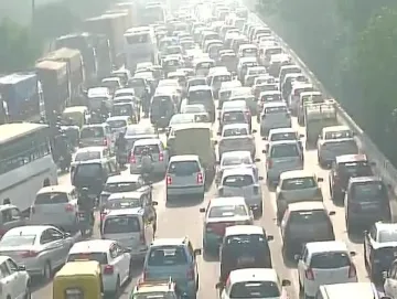 Massive-traffic-jam-in-Delhi-NCR-due-to-Republic-Day-full-dress-rehearsal- India TV Hindi