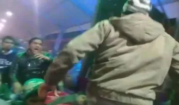 Gorakhpur-Mahotsav-Police-lathicharge-to-control-the-mob-during-Ravi-Kishan-performance- India TV Hindi