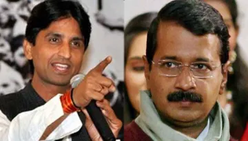 Kumar-Vishwas-attacks-Arvind-Kejriwal-on-election-commission-disqualifying-20-AAP-MLAs- India TV Hindi