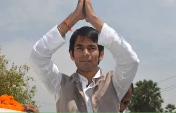 Fodder-Scam-Case-Tej-Pratap-Yadav-prays-for-Lalu-Yadav- India TV Hindi