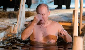 Vladimir Putin in Lake | AP Photo- India TV Hindi