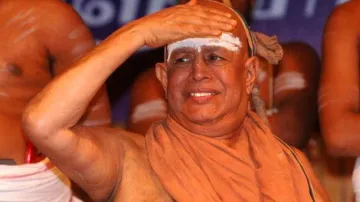 Kanchi-seer-Jayendra-Saraswathi-passes-away-at-82- India TV Hindi