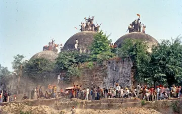 बाबरी मस्जिद का ढांचा।- India TV Hindi