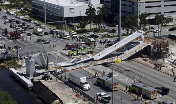 Miami-Bridge-Collapses-at-least-4-dead-many-injured- India TV Hindi