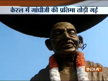 Mahatma-Gandhi-statue-vandalized-in-Kerala- India TV Hindi