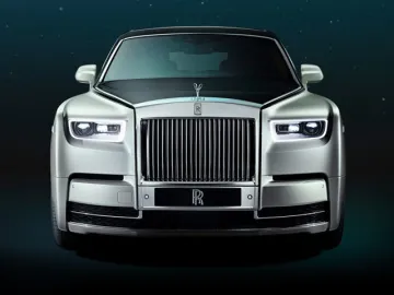 Rolls-Royce Phantom- India TV Paisa