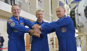 Ricky Arnold, Drew Feustel and Oleg Artemyev | NASA- India TV Hindi
