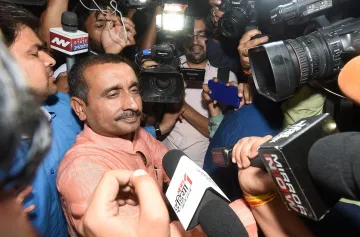 Unnao Rape Case: Midnight drama at Lucknow SSP office, BJP MLA Kuldeep Sengar leaves without surrend- India TV Hindi