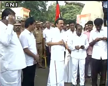 DMK-led Opposition bandh over Cauvery begins in Tamil Nadu- India TV Hindi