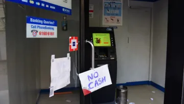 No cash in ATM- India TV Paisa