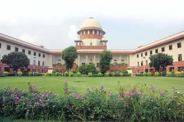 Supreme Court says, Article 370 of Constitution giving special status to Jammu and Kashmir not a tem- India TV Hindi