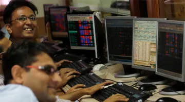 Sensex and Nifty recovers - India TV Paisa