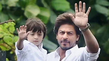 <p>Shahrukh with son</p>- India TV Hindi