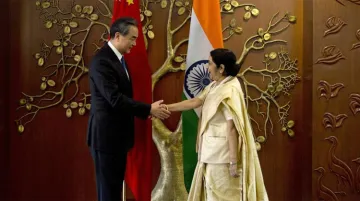 Sushma Swaraj meets Chinese counterpart Wang Yi | AP- India TV Hindi