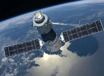 <p> China space station may fall within 24 hours</p>- India TV Hindi