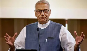 Dissident BJP leader Yashwant Sinha quits BJP, says democracy is under threat- India TV Hindi